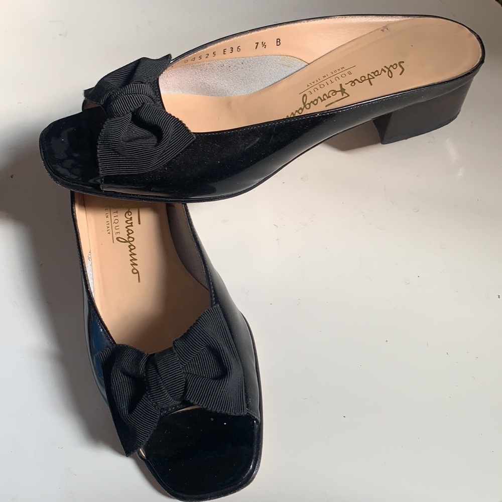 SALVATORE FERRAGAMO VERA VARA HEELS MULE PEEP TOE SLIP ON BLACK RIBBON BOW 7.5 B